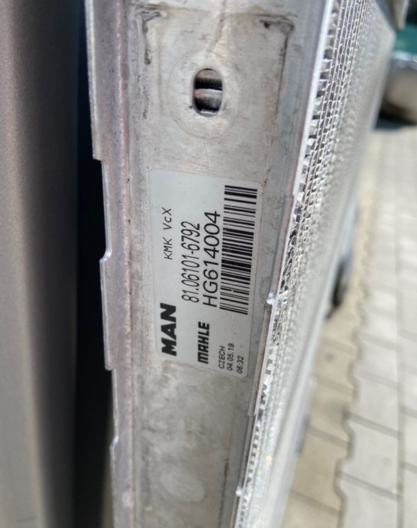 Chłodnica wody MAN TGX euro 6 - Radiador para Coche: foto 3 Chłodnica wody MAN TGX euro 6 - Radiador para Coche: foto 3