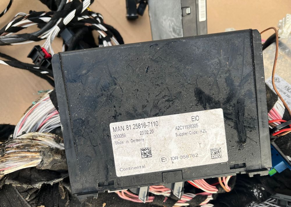 Elektronika kabiny MAN TG3 TGX TGS nowy model sterowniki licznik wiązka - Cabina e interior para Camión: foto 4 Elektronika kabiny MAN TG3 TGX TGS nowy model sterowniki licznik wiązka - Cabina e interior para Camión: foto 4