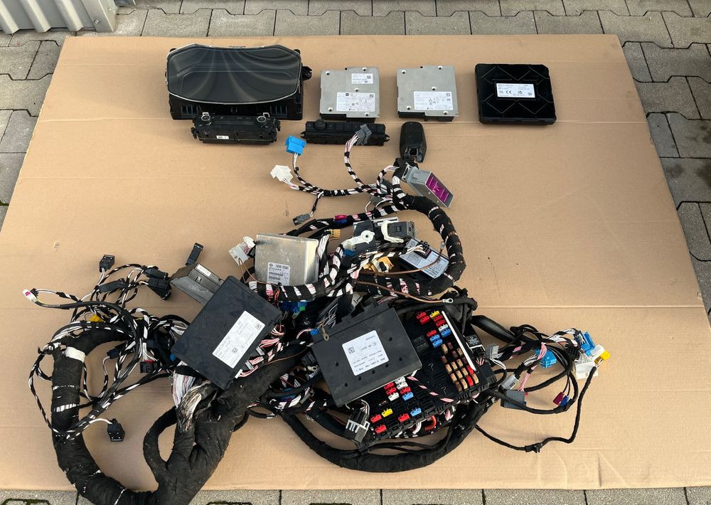 Elektronika kabiny MAN TG3 TGX TGS nowy model sterowniki licznik wiązka - Cabina e interior para Camión: foto 1 Elektronika kabiny MAN TG3 TGX TGS nowy model sterowniki licznik wiązka - Cabina e interior para Camión: foto 1