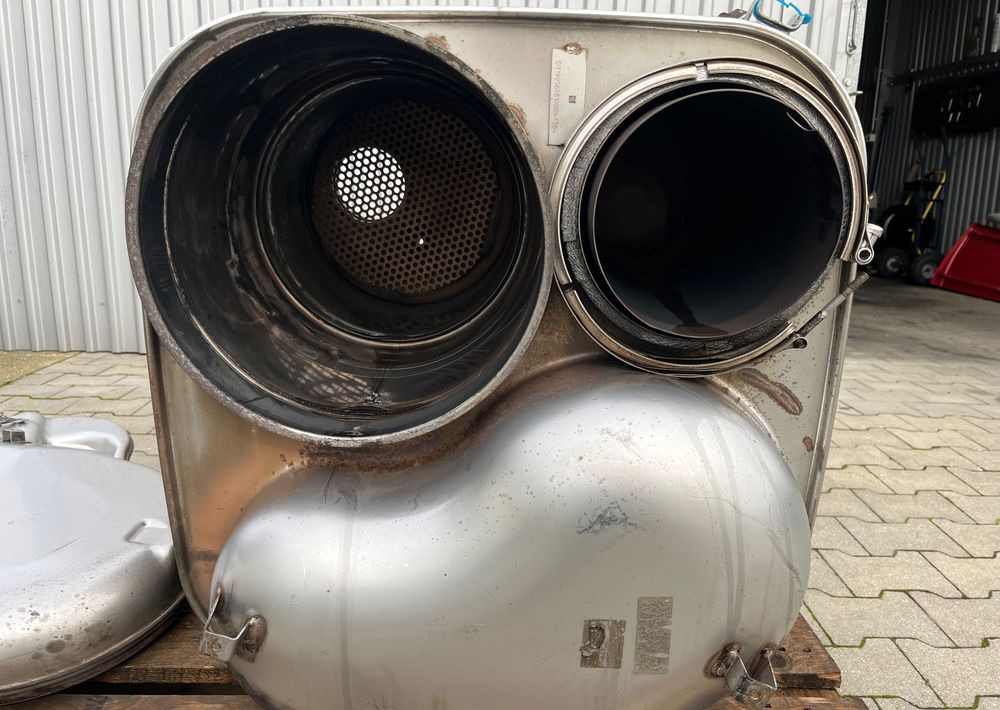 Katalizator MAN TGX TGS lift wydech tłumik - Sistema de escape para Camión: foto 2 Katalizator MAN TGX TGS lift wydech tłumik - Sistema de escape para Camión: foto 2