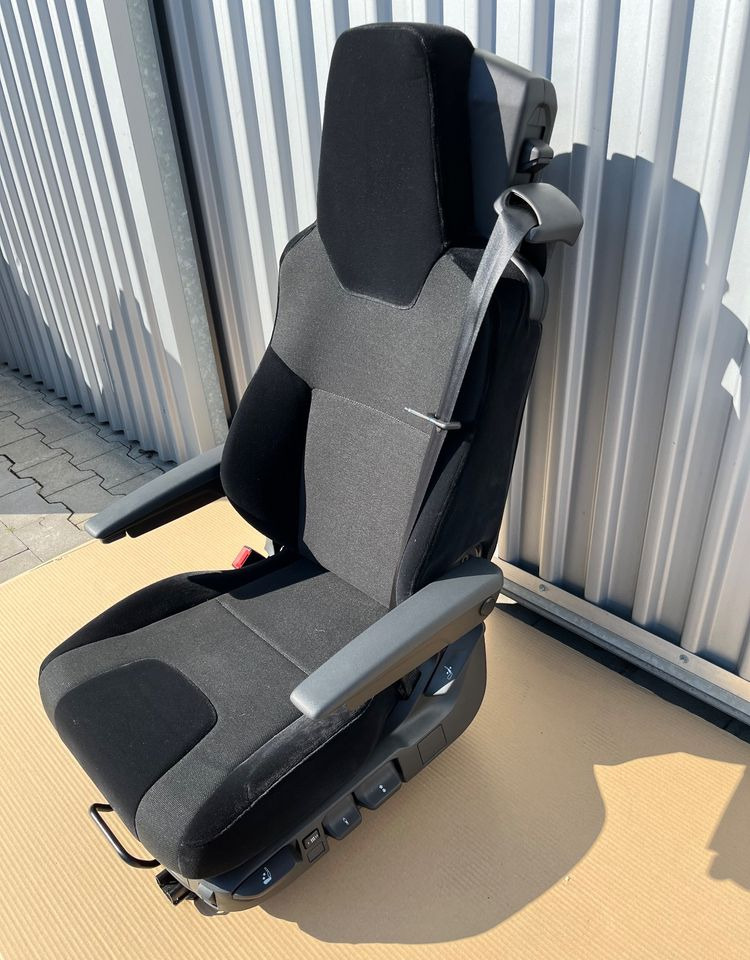 NOWY Fotel kierowcy MAN TG3 TGX nowy model siedzenie lewe - Asiento para Camión: foto 2 NOWY Fotel kierowcy MAN TG3 TGX nowy model siedzenie lewe - Asiento para Camión: foto 2