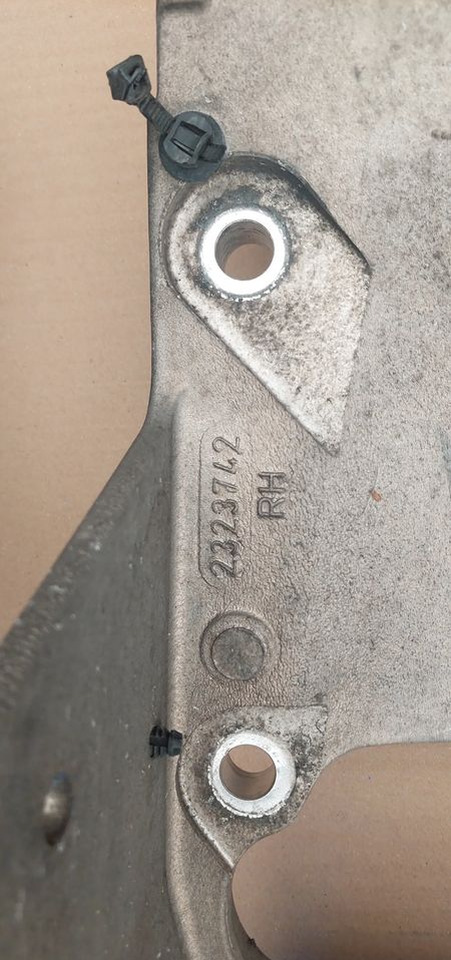 SCANIA R S MOCOWANIE ŁAPA ZAWIESZENIA KABINY 2323742 2323726 - Suspensión de cabina para Camión: foto 3 SCANIA R S MOCOWANIE ŁAPA ZAWIESZENIA KABINY 2323742 2323726 - Suspensión de cabina para Camión: foto 3