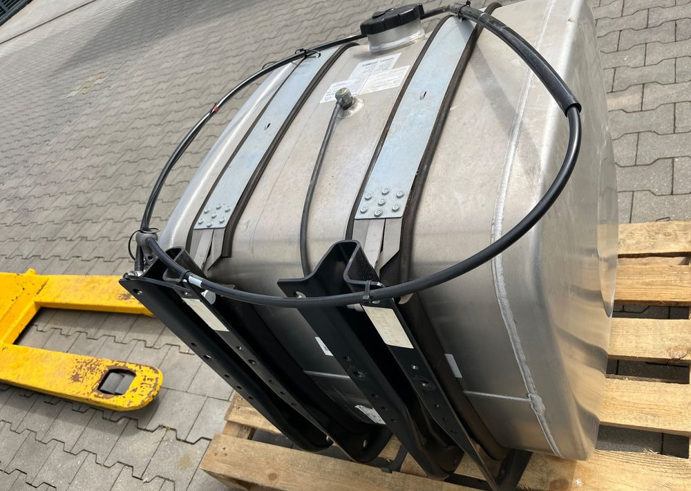 Zbiornik paliwa MAN TGX TGS 250 litrów kompletny - Sistema de combustible para Camión: foto 4 Zbiornik paliwa MAN TGX TGS 250 litrów kompletny - Sistema de combustible para Camión: foto 4