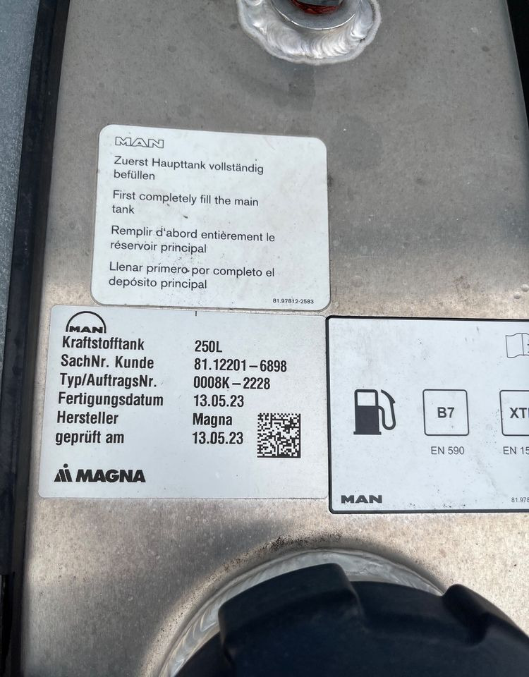 Zbiornik paliwa MAN TGX TGS 250 litrów kompletny - Sistema de combustible para Camión: foto 4 Zbiornik paliwa MAN TGX TGS 250 litrów kompletny - Sistema de combustible para Camión: foto 4