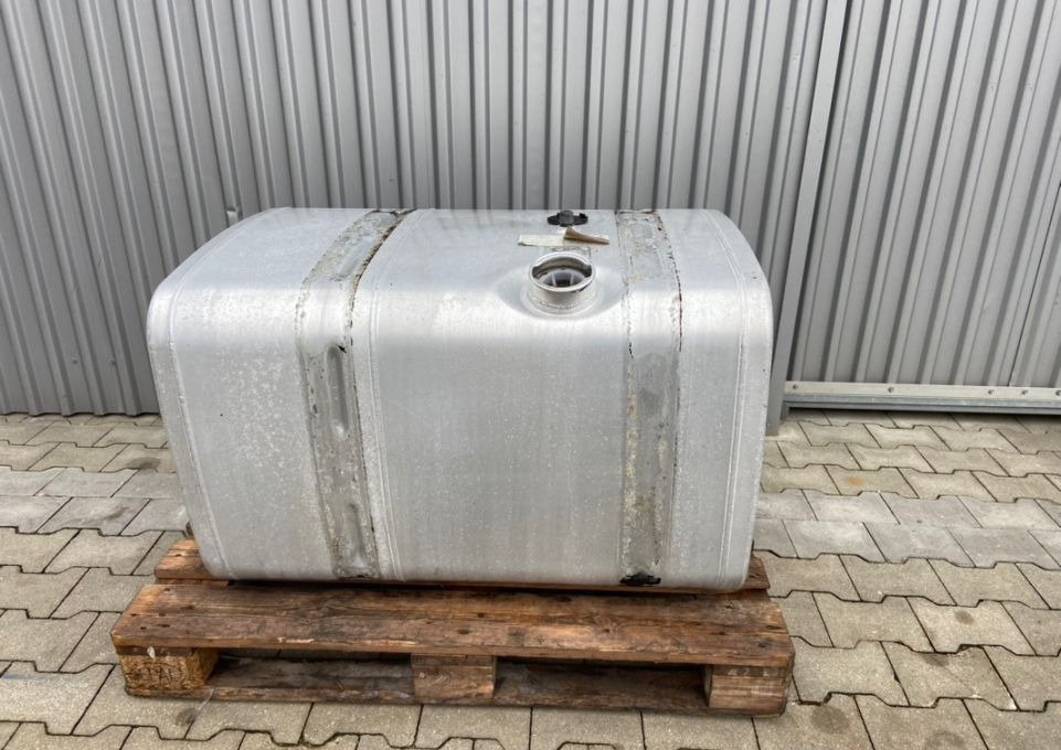 Zbiornik paliwa MAN TGX TGS 375 litrów bak - Sistema de combustible para Camión: foto 1 Zbiornik paliwa MAN TGX TGS 375 litrów bak - Sistema de combustible para Camión: foto 1