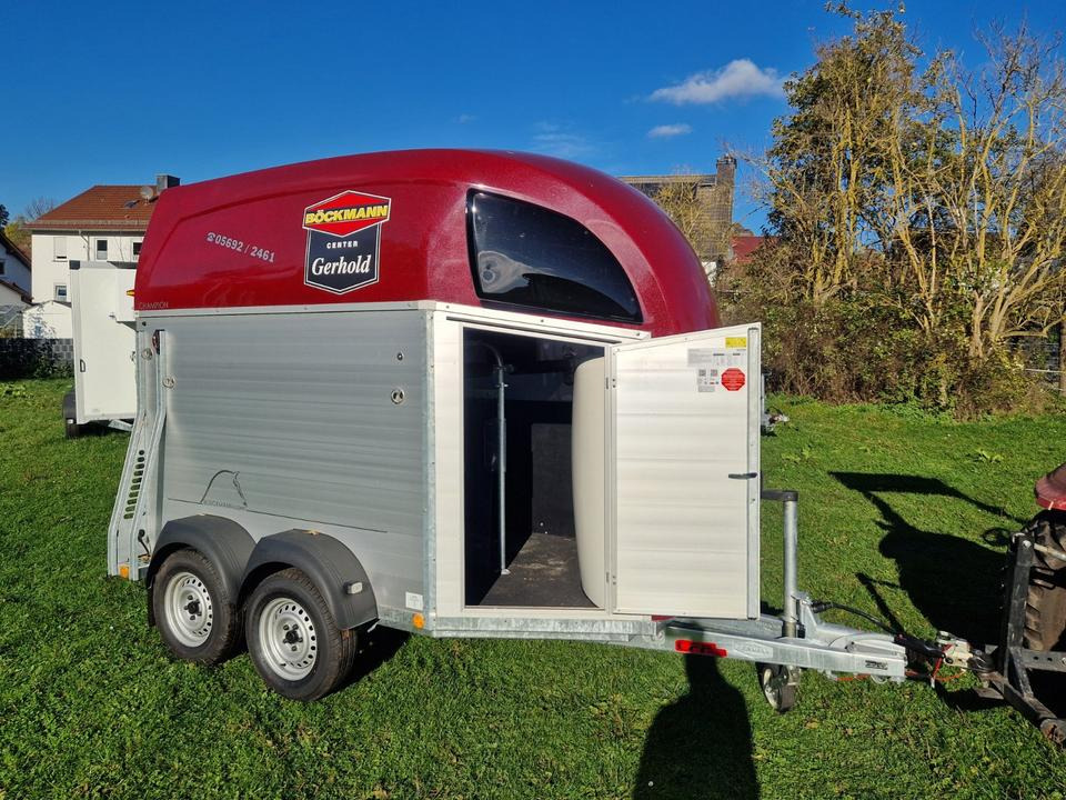 Böckmann Pferdeanhänger Champion R, SaKa., 100 km/h - Remolque para caballos: foto 2 Böckmann Pferdeanhänger Champion R, SaKa., 100 km/h - Remolque para caballos: foto 2