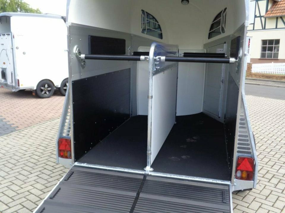 Böckmann Pferdeanhänger Champion R Sattelkammer Aluboden - Remolque para caballos: foto 4 Böckmann Pferdeanhänger Champion R Sattelkammer Aluboden - Remolque para caballos: foto 4