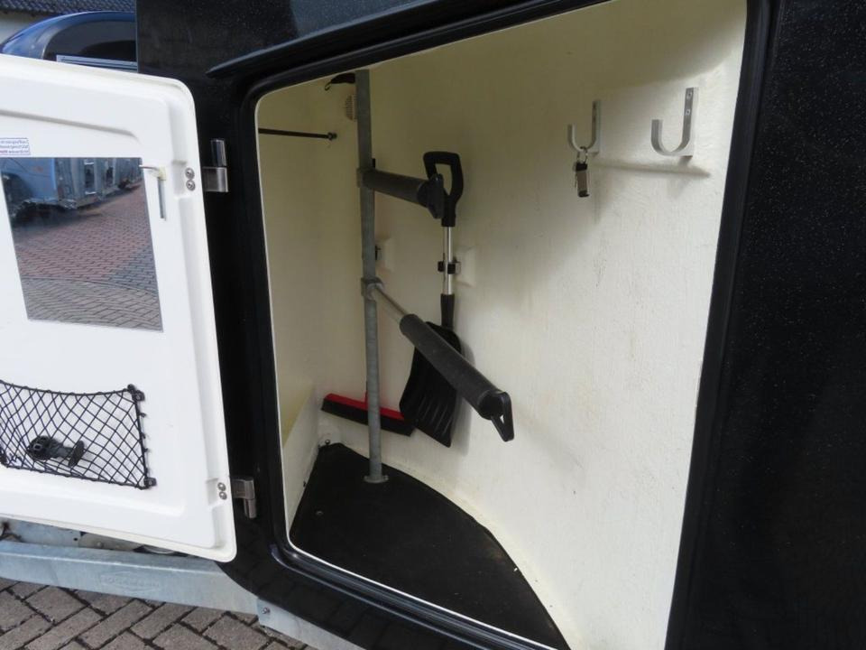 Böckmann Pferdeanhänger, Comfort, Alub. Sattelk. 100 km/h, top - Remolque para caballos: foto 3 Böckmann Pferdeanhänger, Comfort, Alub. Sattelk. 100 km/h, top - Remolque para caballos: foto 3