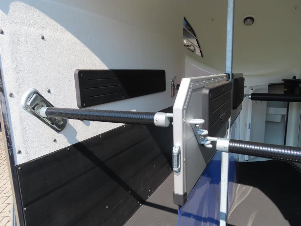 Remolque para caballos Böckmann Pferdeanhänger,Master-WCF, Flügeltür, SaKa. 100 km/h: foto 6 Remolque para caballos Böckmann Pferdeanhänger,Master-WCF, Flügeltür, SaKa. 100 km/h: foto 6