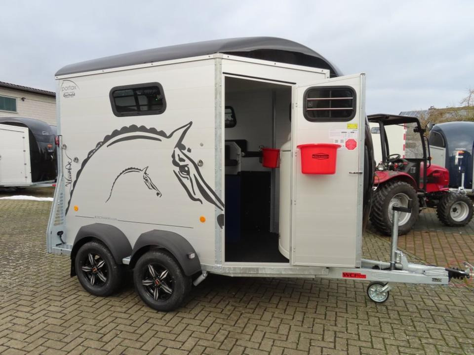 Böckmann Pferdeanhänger Portax SKA 2025 WCF Fenster links/ rechts - Remolque para caballos: foto 2 Böckmann Pferdeanhänger Portax SKA 2025 WCF Fenster links/ rechts - Remolque para caballos: foto 2