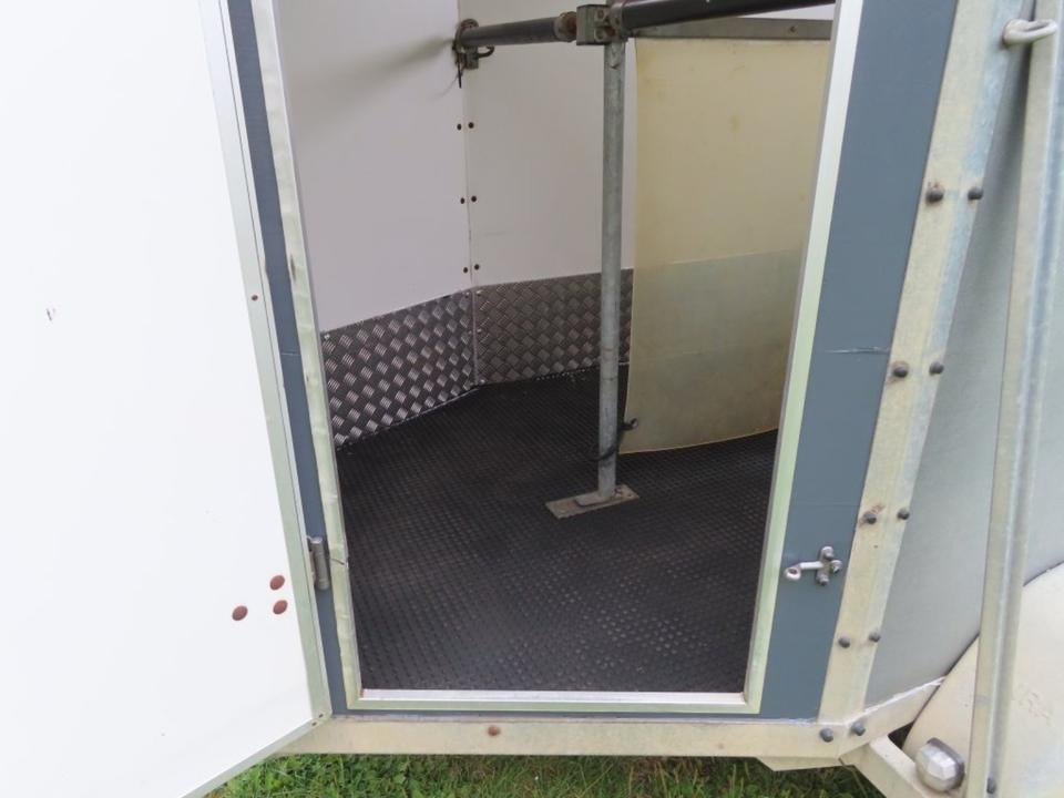 Vieh - Pferdeanhänger, PKW Anhänger, Henra, TÜV NEU - Remolque para caballos: foto 3 Vieh - Pferdeanhänger, PKW Anhänger, Henra, TÜV NEU - Remolque para caballos: foto 3