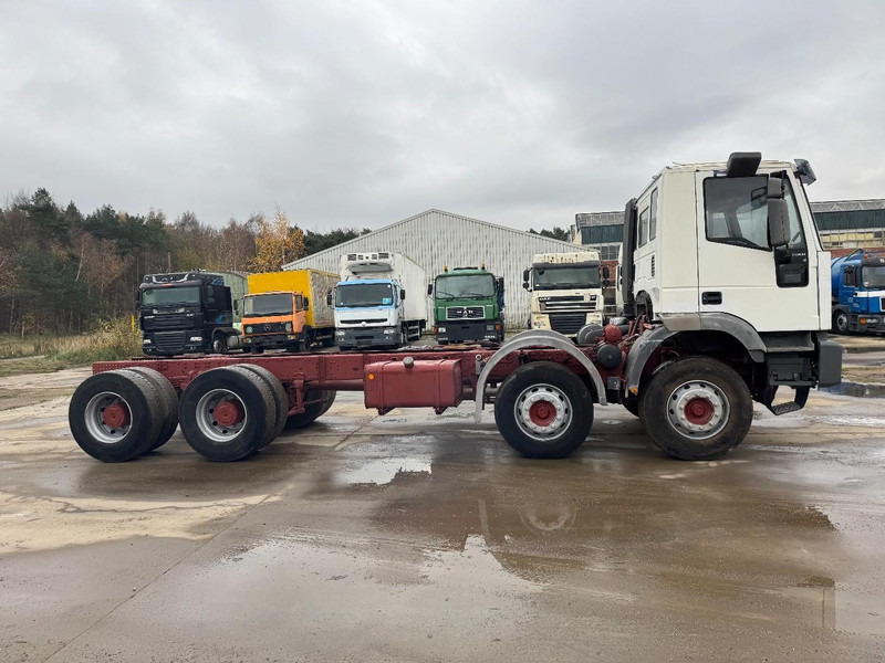 Iveco Eurotrakker 340 E 34 (GRAND PONT / LAMES / POMPE MANUELLE / BOITE MANUELLE / 12 ROUES) - Camión chasis: foto 4 Iveco Eurotrakker 340 E 34 (GRAND PONT / LAMES / POMPE MANUELLE / BOITE MANUELLE / 12 ROUES) - Camión chasis: foto 4