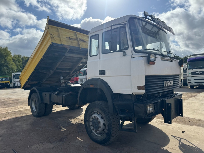 Iveco Magirus 170 - 25 (4X4 / GRAND PONT / LAMES / POMPE MANUELLE) - Camión volquete: foto 3 Iveco Magirus 170 - 25 (4X4 / GRAND PONT / LAMES / POMPE MANUELLE) - Camión volquete: foto 3