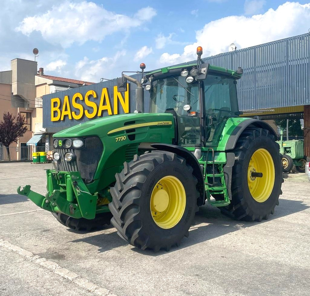 JOHN DEERE 7730 - Tractor: foto 1 JOHN DEERE 7730 - Tractor: foto 1