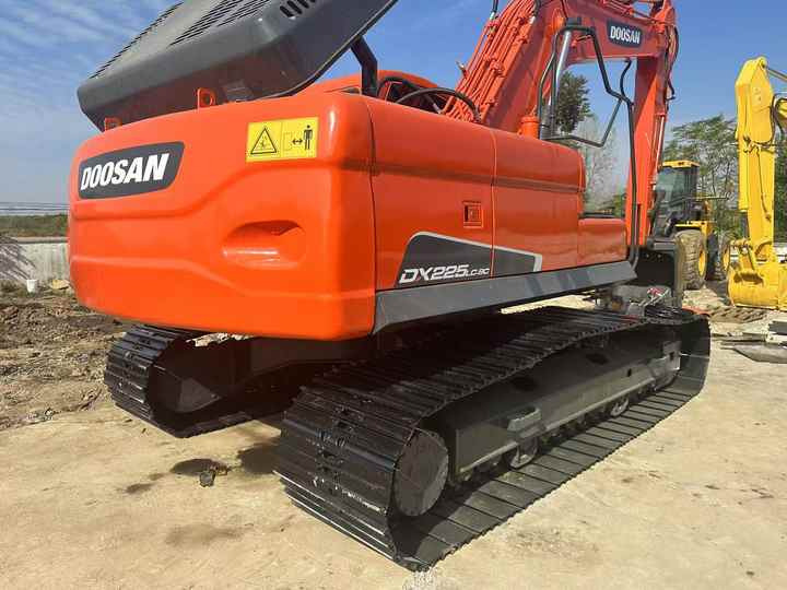 Second Hand Doosan Dx225 Excavator 20tons Middle Machine for Sale Excellent Condition Doosan Dx225 300 Hot Sale Machine - Excavadora: foto 2 Second Hand Doosan Dx225 Excavator 20tons Middle Machine for Sale Excellent Condition Doosan Dx225 300 Hot Sale Machine - Excavadora: foto 2