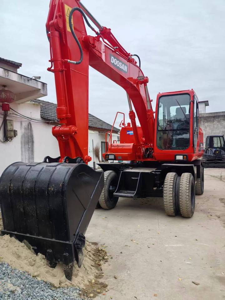 Doosan Used DH150W-7 wheeled excavator for sale at a low price. - Excavadora de ruedas: foto 4 Doosan Used DH150W-7 wheeled excavator for sale at a low price. - Excavadora de ruedas: foto 4