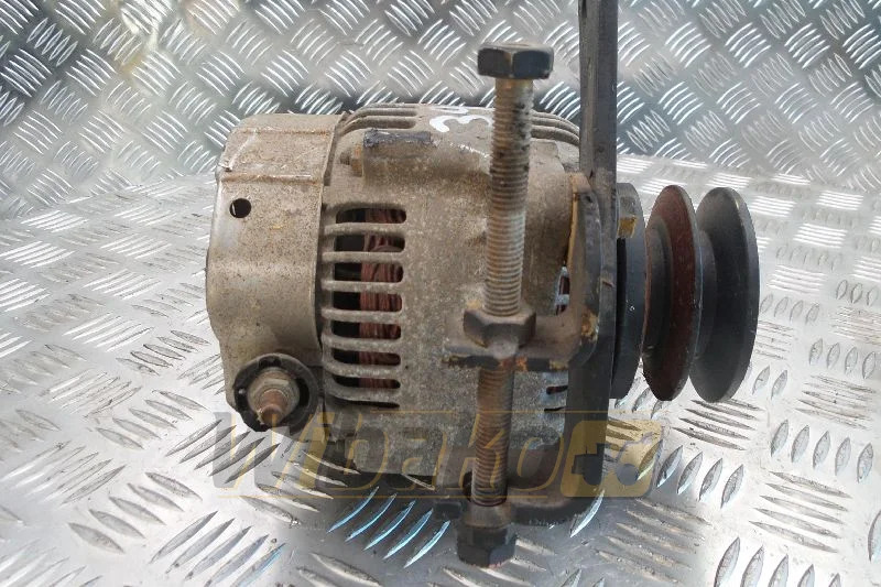 Denso QSB3.3 600-861-6510/C6008611611 - Alternador para Maquinaria de construcción: foto 1 Denso QSB3.3 600-861-6510/C6008611611 - Alternador para Maquinaria de construcción: foto 1