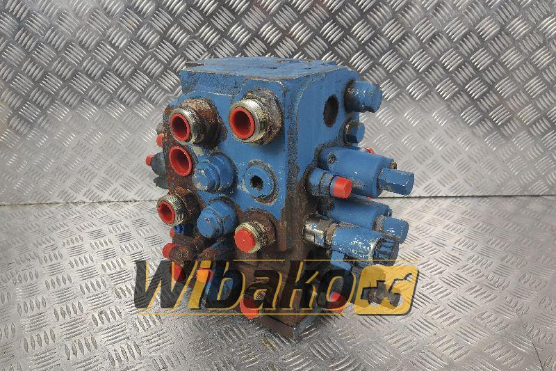 Distributor Case 721D - Válvula hidráulica para Maquinaria de construcción: foto 2 Distributor Case 721D - Válvula hidráulica para Maquinaria de construcción: foto 2