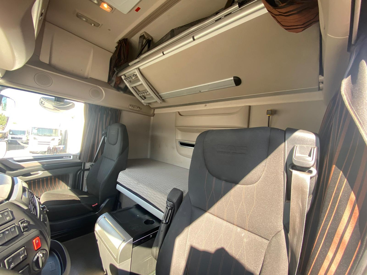 Camión chasis DAF XF 480: foto 12