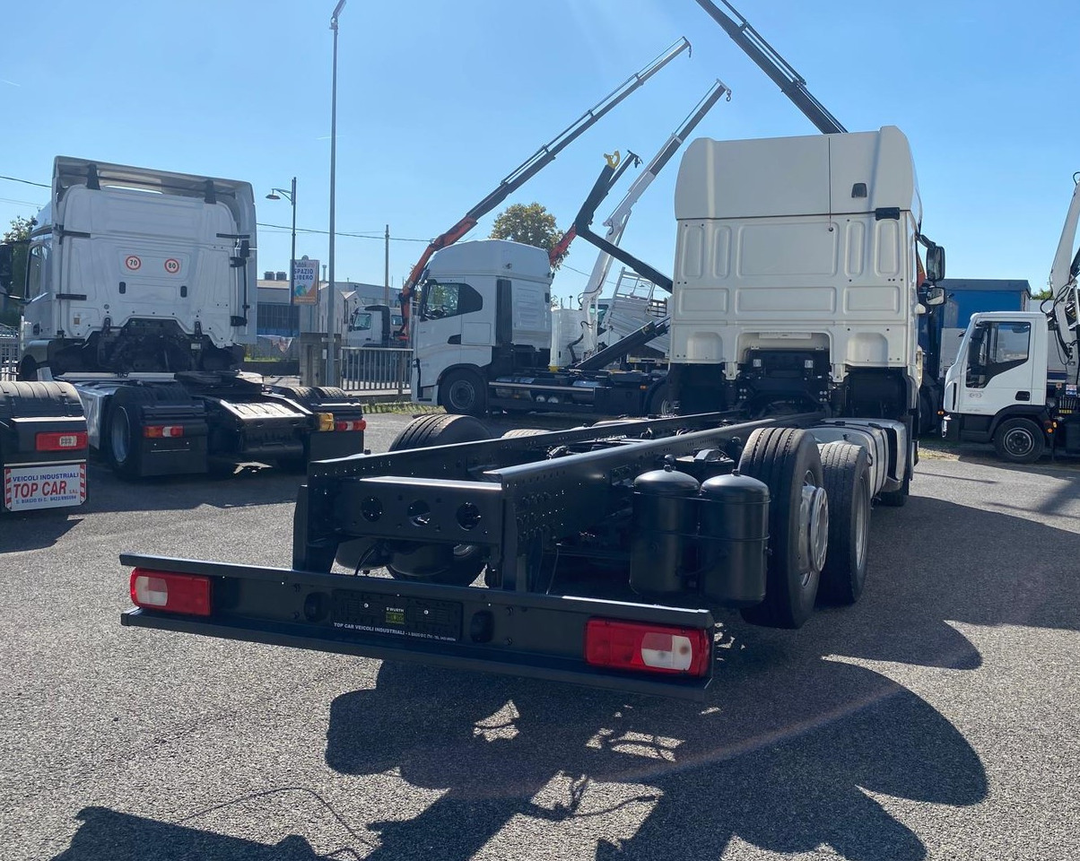 Camión chasis DAF XF 480: foto 6