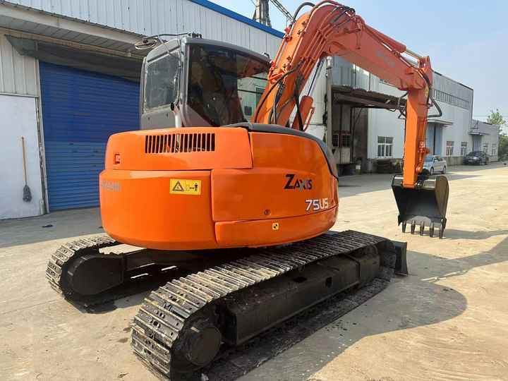 Used HITACHI ZX-75 - Excavadora de cadenas: foto 5 Used HITACHI ZX-75 - Excavadora de cadenas: foto 5