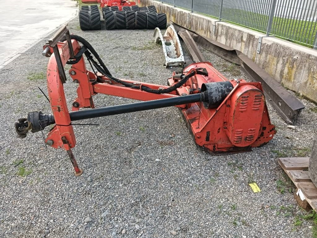 Maschio Giraffa 160 - Desbrozadora de martillos/ Trituradora: foto 3 Maschio Giraffa 160 - Desbrozadora de martillos/ Trituradora: foto 3