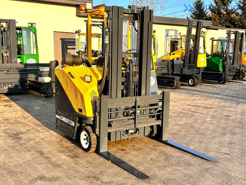 Combilift C3000CB / LPG / TRIPLEX - 4900MM / LPG / FREE LIFT / FORK POSITIONER C3000CB / LPG / TRIPLEX - 4900MM / LPG / FREE LIFT / FORK P - Carretilla de 4 vías: foto 4 Combilift C3000CB / LPG / TRIPLEX - 4900MM / LPG / FREE LIFT / FORK POSITIONER C3000CB / LPG / TRIPLEX - 4900MM / LPG / FREE LIFT / FORK P - Carretilla de 4 vías: foto 4