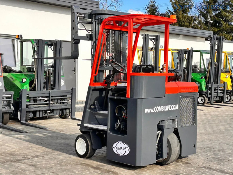 Combilift C3000CB / LPG / TRIPLEX / 5500MM / FREE LIFT / FORK SHIFT / POSITIONER C3000CB / LPG / TRIPLEX / 5500MM / FREE LIFT / FORK SHIFT - Carretilla de 4 vías: foto 3 Combilift C3000CB / LPG / TRIPLEX / 5500MM / FREE LIFT / FORK SHIFT / POSITIONER C3000CB / LPG / TRIPLEX / 5500MM / FREE LIFT / FORK SHIFT - Carretilla de 4 vías: foto 3