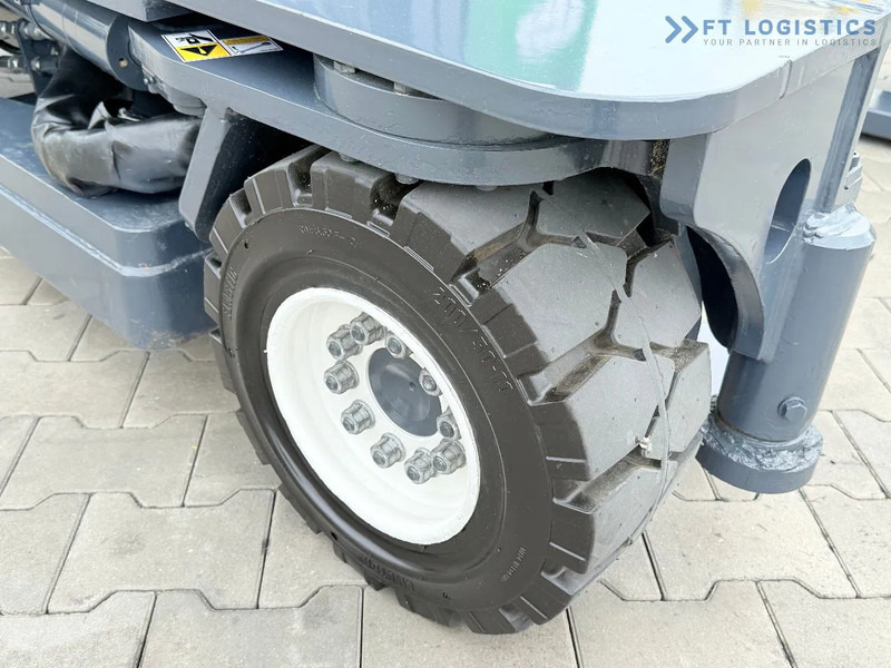 Carretilla de 4 vías Combilift C4000 / TRIPLEX / 9300MM / FREE LIFT / POSITIONER / GAS / CABIN C4000 / TRIPLEX / 9300MM / FREE LIFT / POSITIONER / GAS / CABIN: foto 7 Carretilla de 4 vías Combilift C4000 / TRIPLEX / 9300MM / FREE LIFT / POSITIONER / GAS / CABIN C4000 / TRIPLEX / 9300MM / FREE LIFT / POSITIONER / GAS / CABIN: foto 7