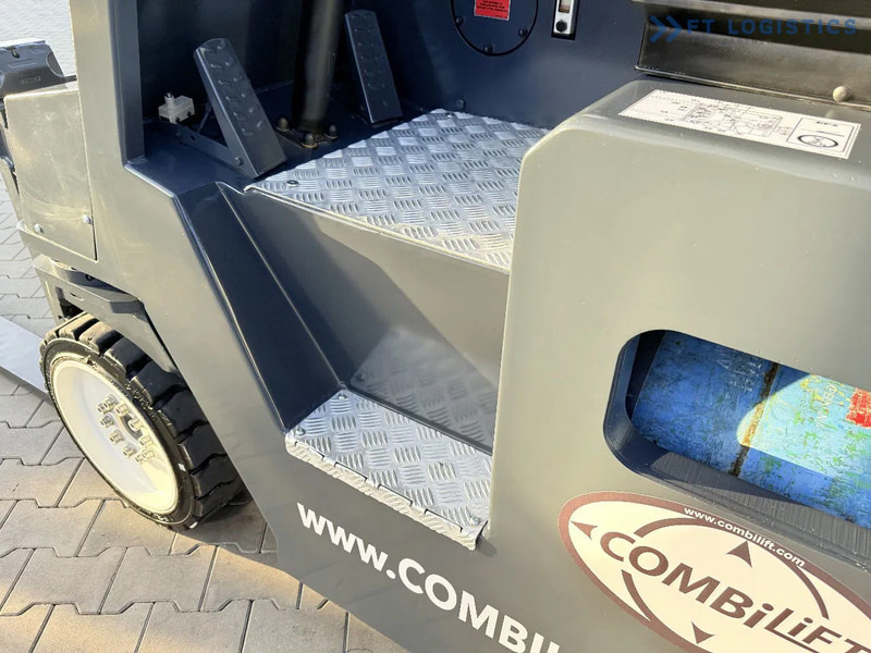Carretilla de 4 vías Combilift CB4000 / GAS / TRIPLEX 5200MM / FREE LIFT / FORK POSITIONER / SIDE SHIFT / EXCELLENT CONDITION / Wide range of four-way and side: foto 9