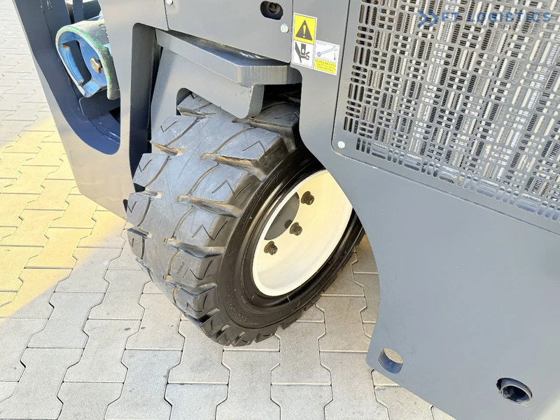 Carretilla de 4 vías Combilift CB4000 / GAS / TRIPLEX 5200MM / FREE LIFT / FORK POSITIONER / SIDE SHIFT / EXCELLENT CONDITION / Wide range of four-way and side: foto 7