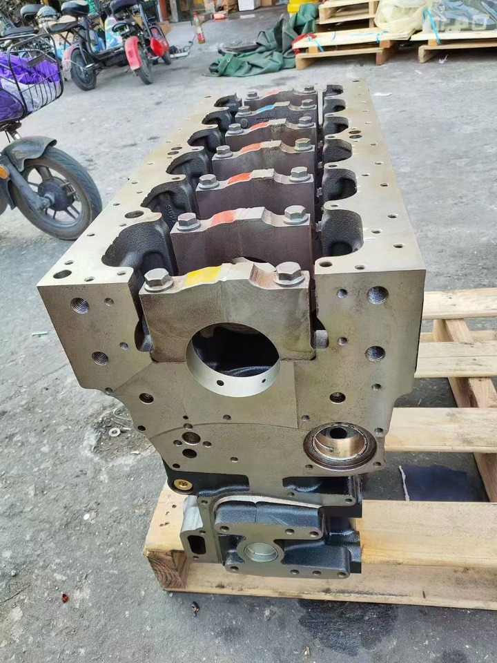 CATERPILLAR C6.6 - Bloque de cilindros para Excavadora: foto 2 CATERPILLAR C6.6 - Bloque de cilindros para Excavadora: foto 2