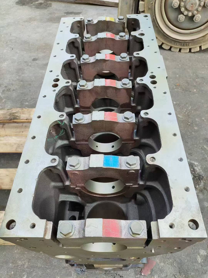 CATERPILLAR C6.6 - Bloque de cilindros para Excavadora: foto 1 CATERPILLAR C6.6 - Bloque de cilindros para Excavadora: foto 1