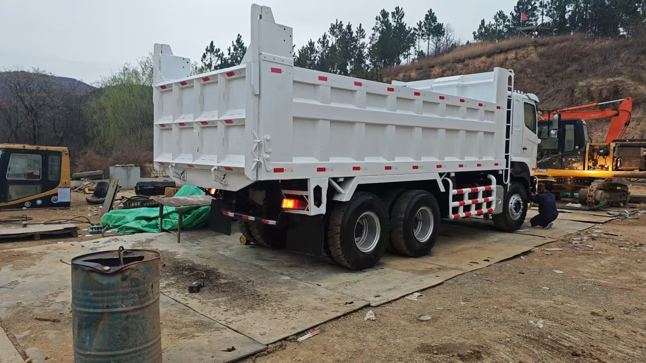 HINO HINO 700 - Camión volquete: foto 2 HINO HINO 700 - Camión volquete: foto 2