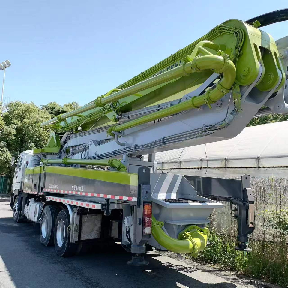 ISUZU 47 meters,6×4 - Camión hormigonera con bomba: foto 4 ISUZU 47 meters,6×4 - Camión hormigonera con bomba: foto 4