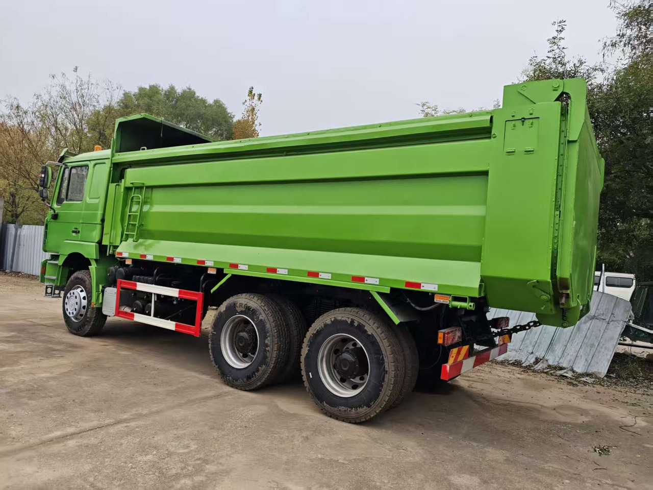 SHACMAN F3000 - Camión cisterna: foto 1 SHACMAN F3000 - Camión cisterna: foto 1