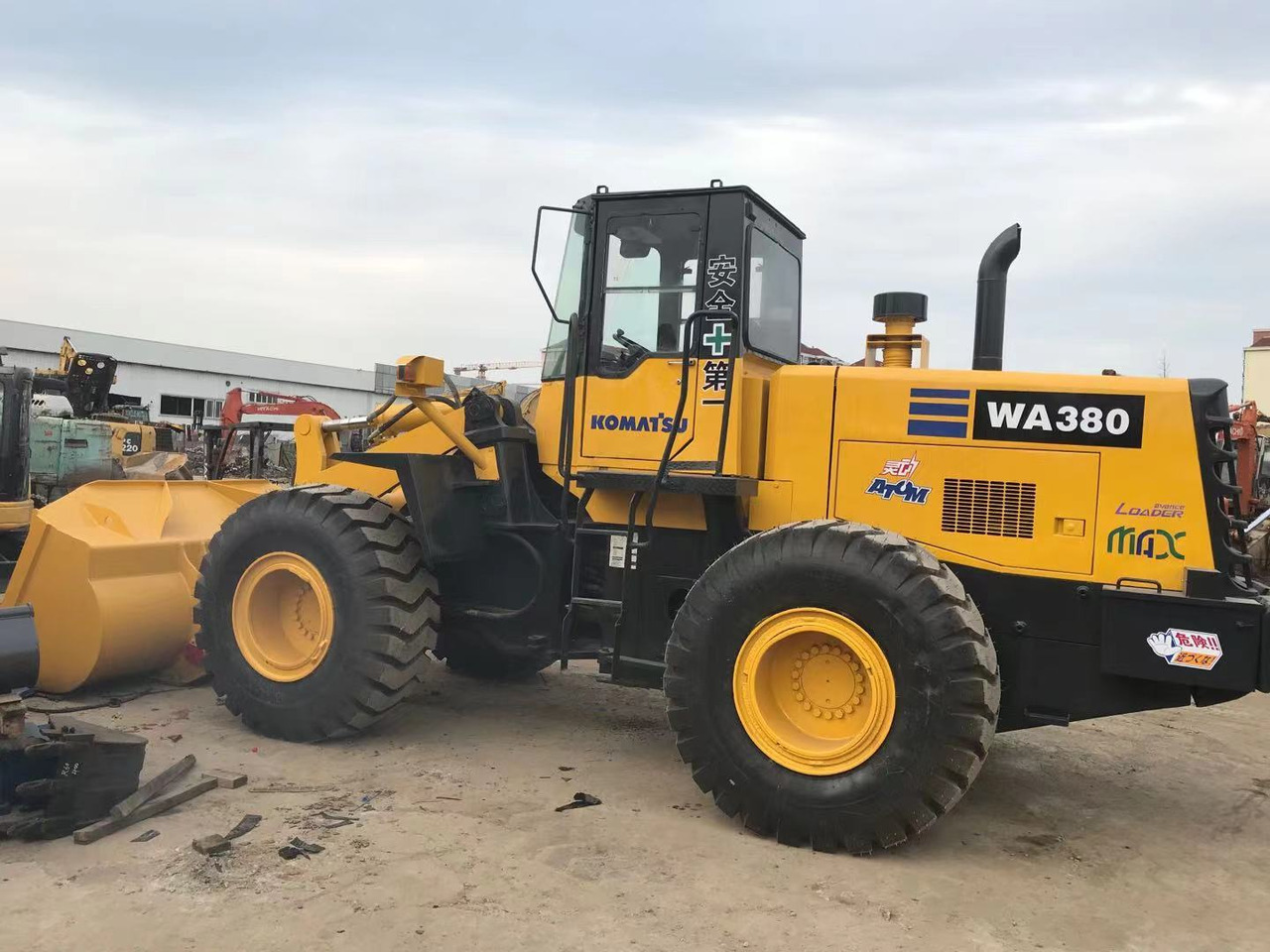 BACKHOE LOADER Certified Pre-Owned Komatsu WA380-3 | Heavy-Duty Loader for Mining/ Construction - Price Negotiable! - Cargadora de ruedas: foto 4 BACKHOE LOADER Certified Pre-Owned Komatsu WA380-3 | Heavy-Duty Loader for Mining/ Construction - Price Negotiable! - Cargadora de ruedas: foto 4