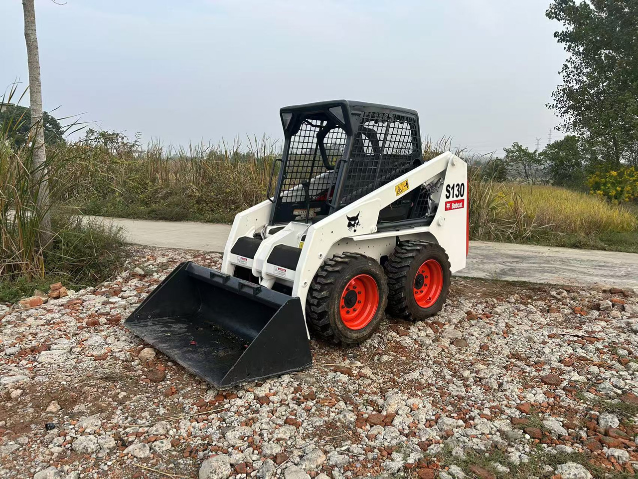 BOBCAT used skidsteer Bobcat S130 - Minicargadora: foto 1 BOBCAT used skidsteer Bobcat S130 - Minicargadora: foto 1