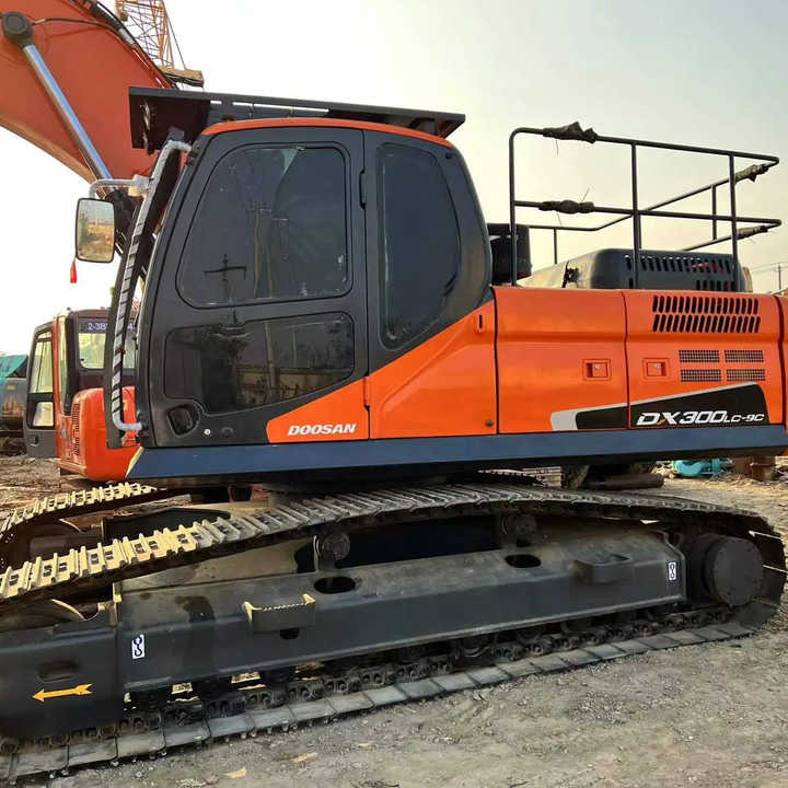 Used Excavator Doosan DX300 Excavators Mini Equipment Moving Machinery Doosan Digger Excavator for Sale - Excavadora de cadenas: foto 3 Used Excavator Doosan DX300 Excavators Mini Equipment Moving Machinery Doosan Digger Excavator for Sale - Excavadora de cadenas: foto 3