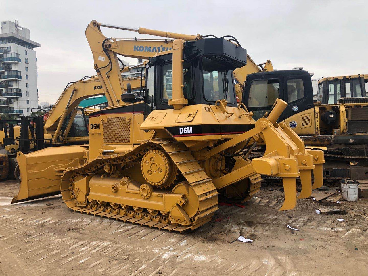 CATERPILLAR D6M - Bulldozer: foto 2 CATERPILLAR D6M - Bulldozer: foto 2