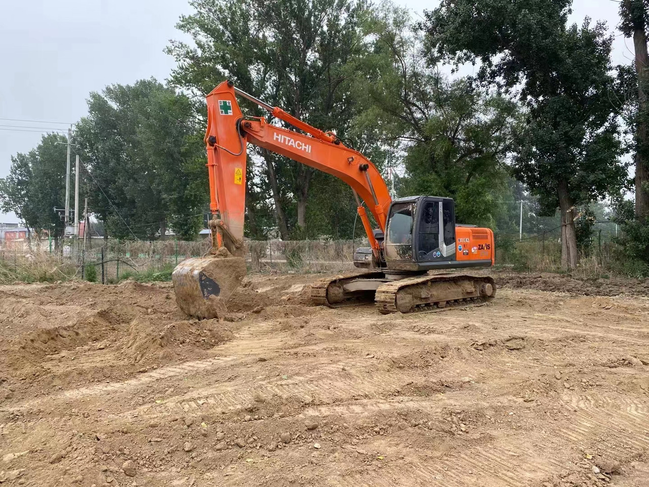 HITACHI ZX210-3G - Excavadora de cadenas: foto 1 HITACHI ZX210-3G - Excavadora de cadenas: foto 1