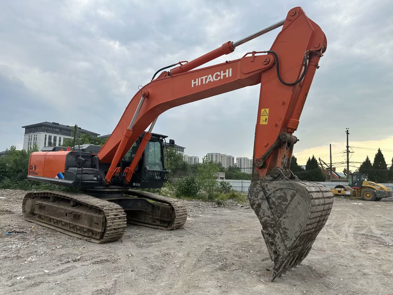 HITACHI ZX400LCH - Excavadora de cadenas: foto 1 HITACHI ZX400LCH - Excavadora de cadenas: foto 1