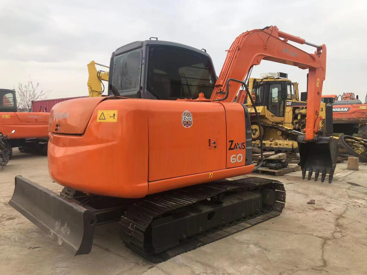 HITACHI ZX60 - Excavadora de cadenas: foto 2 HITACHI ZX60 - Excavadora de cadenas: foto 2