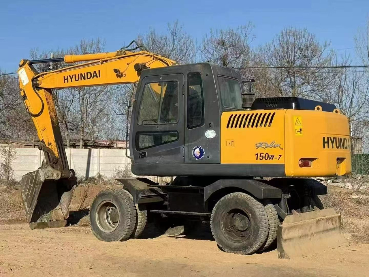 HYUNDAI R150W-7 - Excavadora de ruedas: foto 1 HYUNDAI R150W-7 - Excavadora de ruedas: foto 1