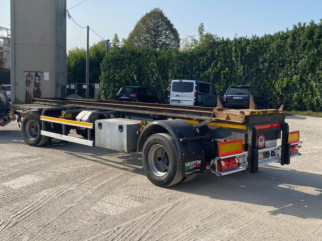 CARDI RIMORCHIO CARDI SCARRABILE PNEUMATICO - Remolque multilift/ Portacontenedores de cadenas: foto 2 CARDI RIMORCHIO CARDI SCARRABILE PNEUMATICO - Remolque multilift/ Portacontenedores de cadenas: foto 2