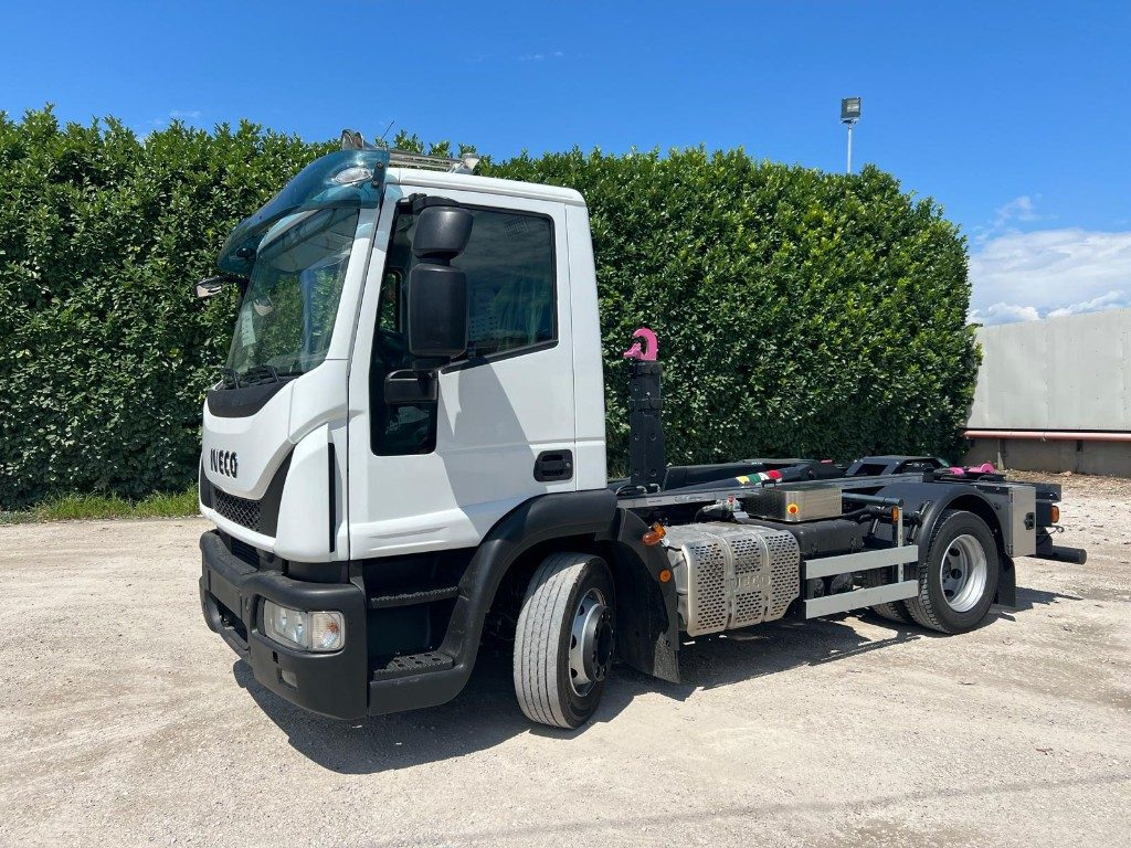 IVECO EUROCARGO 120E28 CON SCARRABILE NUOVO - Camión multibasculante: foto 1 IVECO EUROCARGO 120E28 CON SCARRABILE NUOVO - Camión multibasculante: foto 1
