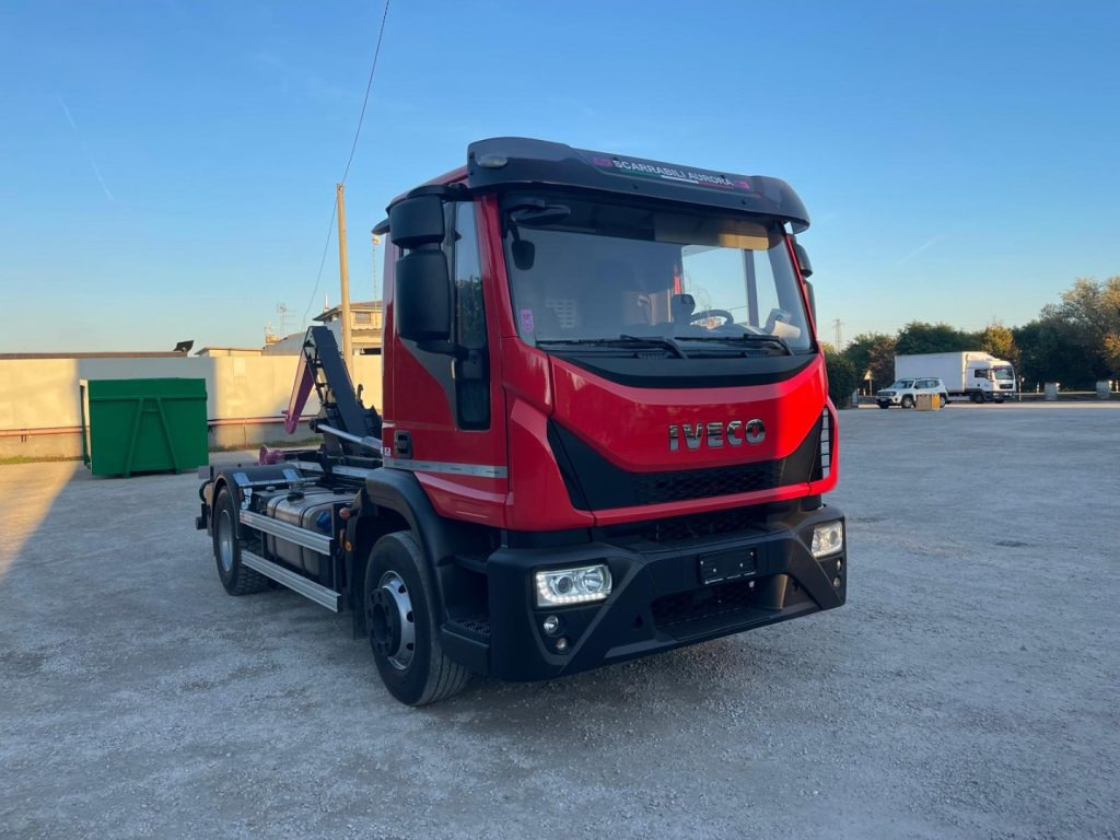 IVECO EUROCARGO 160E32 CON SCARRABILE NUOVO - Camión multibasculante: foto 3 IVECO EUROCARGO 160E32 CON SCARRABILE NUOVO - Camión multibasculante: foto 3