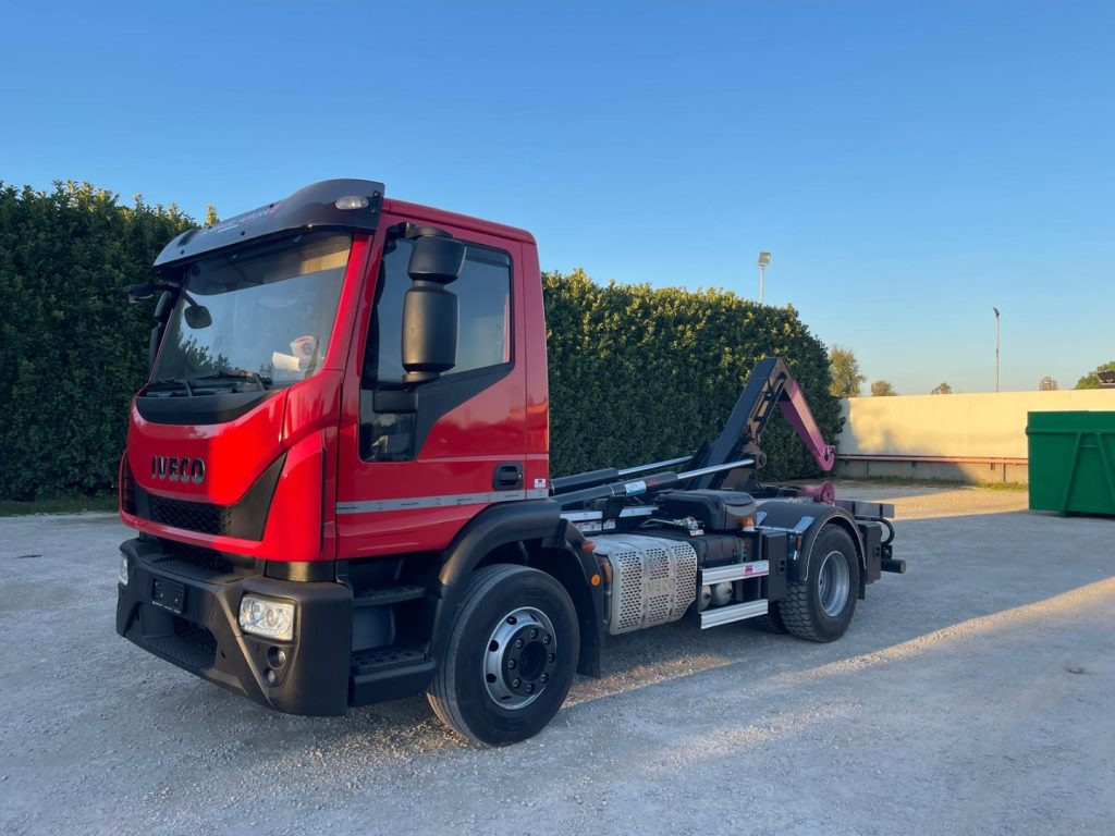 IVECO EUROCARGO 160E32 CON SCARRABILE NUOVO - Camión multibasculante: foto 1 IVECO EUROCARGO 160E32 CON SCARRABILE NUOVO - Camión multibasculante: foto 1