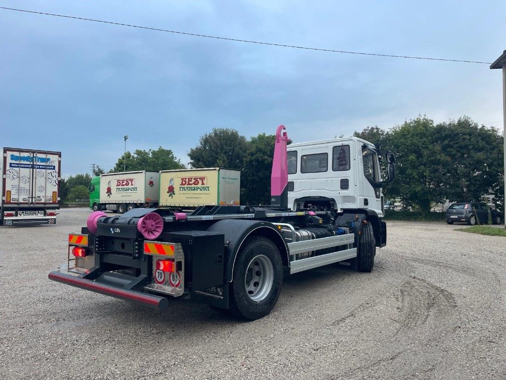 IVECO EUROCARGO 180K32 SCARRABILE NUOVO - Camión multibasculante: foto 4 IVECO EUROCARGO 180K32 SCARRABILE NUOVO - Camión multibasculante: foto 4