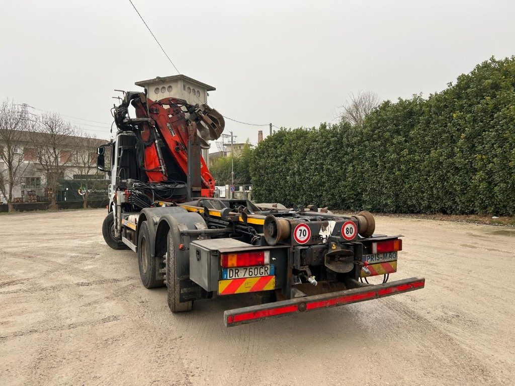 IVECO STRALIS 260S42 SCARRABILE USATO CON GRU - Camión multibasculante: foto 4 IVECO STRALIS 260S42 SCARRABILE USATO CON GRU - Camión multibasculante: foto 4